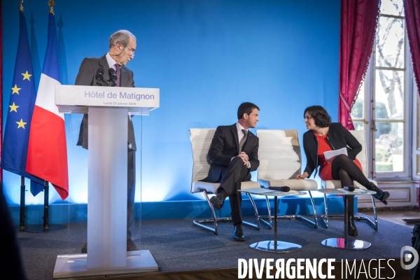 Robert Badinter remet son rapport sur le Droit du Travail à Manuel Valls et Myriam El Khomry