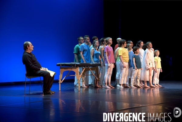Spectacle   Sur son dos   crée par des enfants atteint de cancer. Show created by children with cancer.