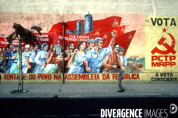 Lisbonne.Portugal.Fresque murale appelant a voter pour le parti communiste