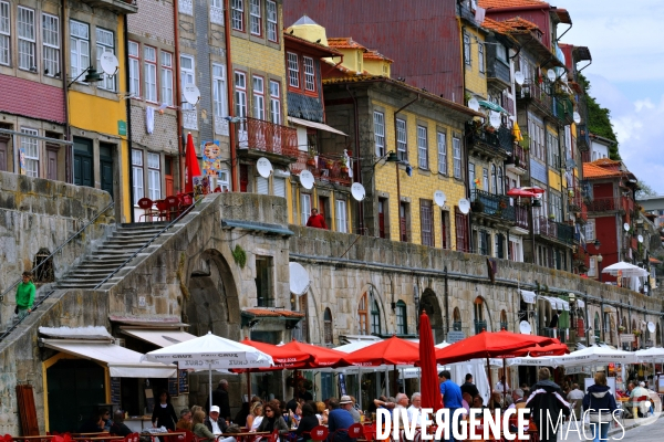 Porto.Portugal. Le quai de la Ribeira classe patrimoine mondial par l  UNESCO pour son unite architecturale