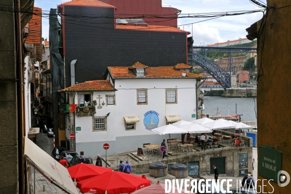 Porto.Portugal. Le quai de la Ribeira classe patrimoine mondial par l  UNESCO pour son unite architecturale