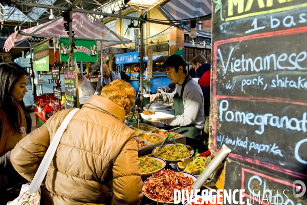 Londres.Stand de cuisine vietnamienne au marche de Spitafields