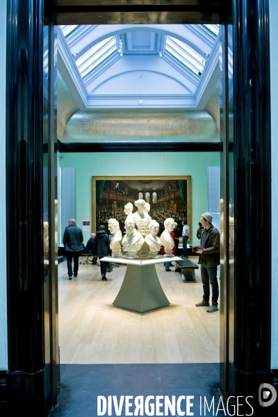 Londres.Des bustes d hommes politiques anglais dans une des salles de la National portrait gallery.