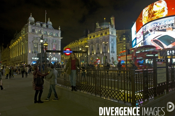Londres.Picadilly Circus de nuit