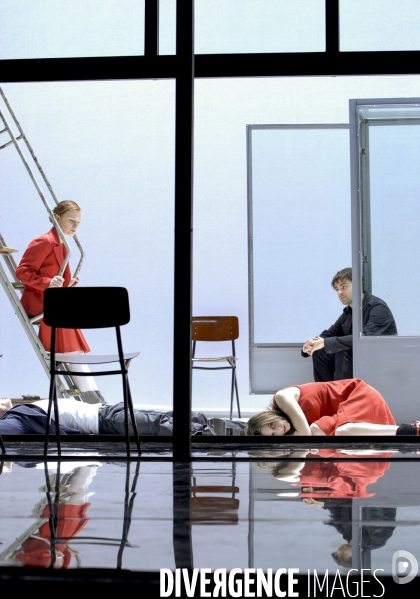 L Illusion Comique - Corneille - Stoev - Comedie-Francaise
