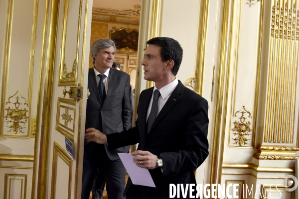 Manuel Valls reçoit les dirigeants de la grande distribution