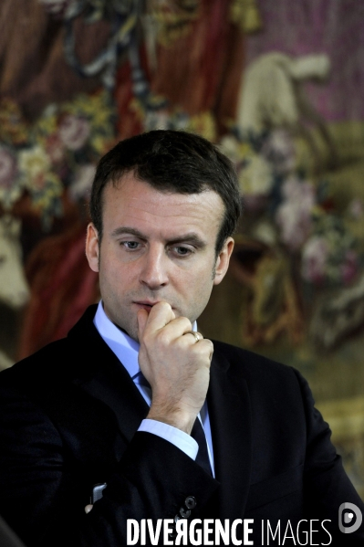 Manuel Valls reçoit les dirigeants de la grande distribution