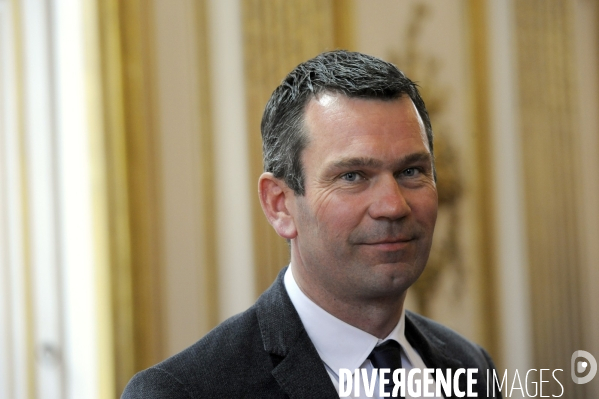 Manuel Valls reçoit les dirigeants de la grande distribution