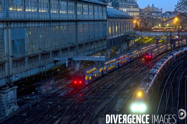 En soiree, circulation de trains de et vers la gare saint Lazare