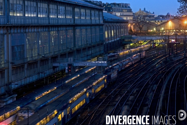 En soiree, circulation de trains de et vers la gare saint Lazare