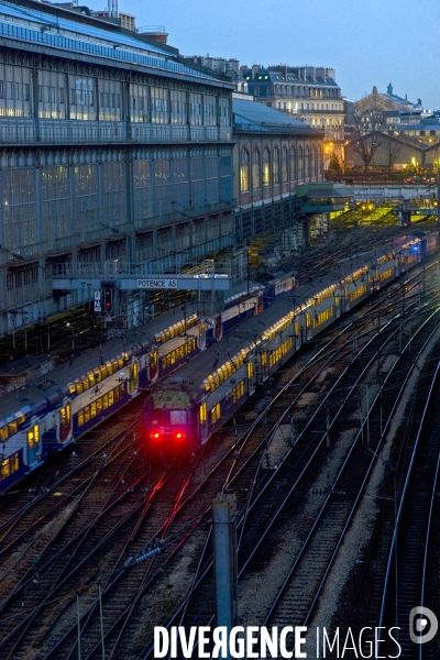 En soiree, circulation de trains de et vers la gare saint Lazare