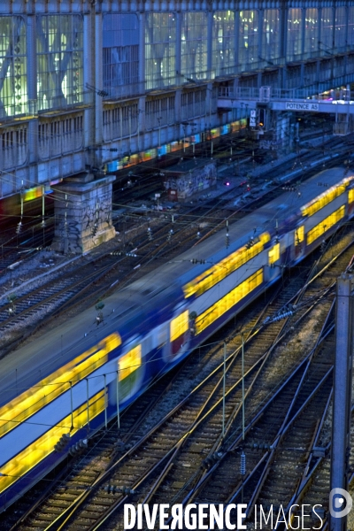 En soiree, circulation de trains de et vers la gare saint Lazare