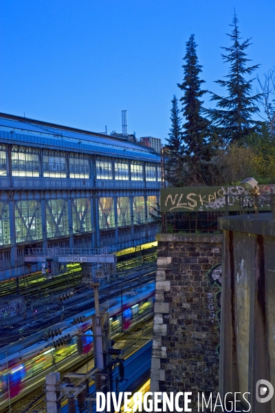 En soiree, circulation de trains de et vers la gare saint Lazare