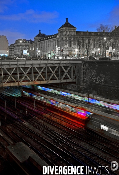 En soiree, circulation de trains de et vers la gare saint Lazare