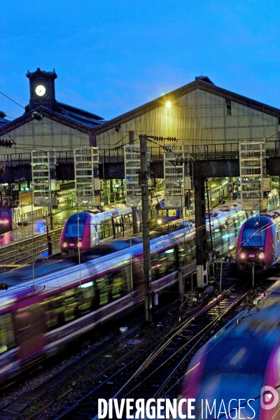 En soiree, circulation de trains de et vers la gare saint Lazare