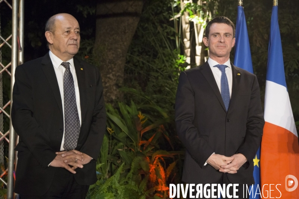 Manuel valls a la residence de france a bamako