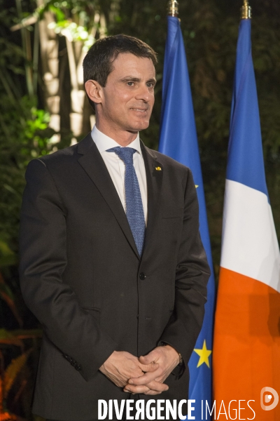 Manuel valls a la residence de france a bamako