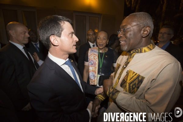 Manuel valls a la residence de france a bamako