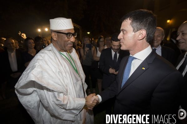 Manuel valls a la residence de france a bamako