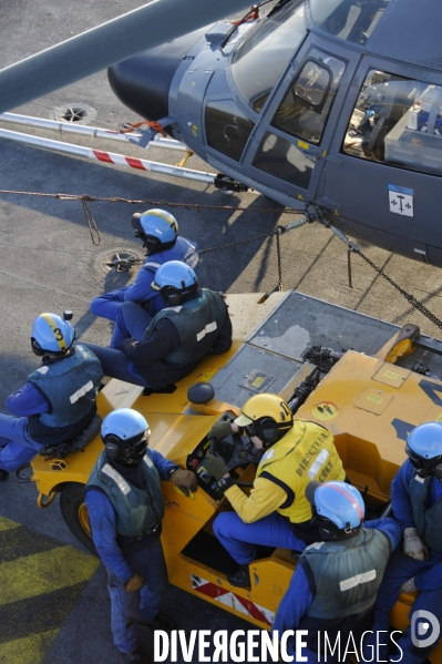 Opération CHAMMAL : Frappes aériennes contre DAECH depuis le porte-avions  Charles de Gaulle 