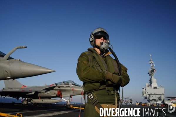 Opération CHAMMAL : Frappes aériennes contre DAECH depuis le porte-avions  Charles de Gaulle 