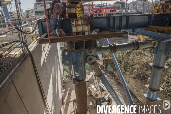 Paris : lancement du pont Berthier  dans la zone Clichy-Batignolles