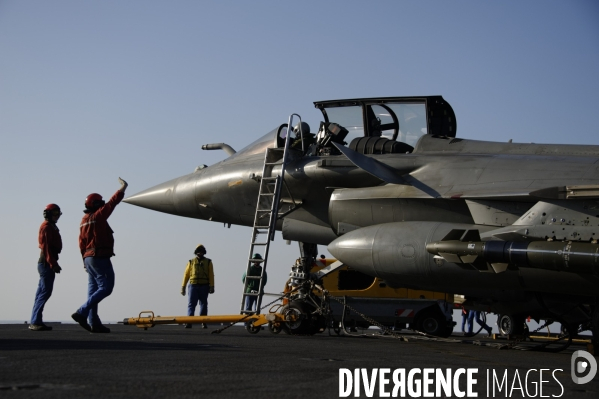 Opération CHAMMAL : Frappes aériennes contre DAECH depuis le porte-avions  Charles de Gaulle 