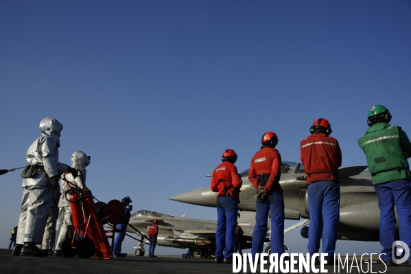 Opération CHAMMAL : Frappes aériennes contre DAECH depuis le porte-avions  Charles de Gaulle 