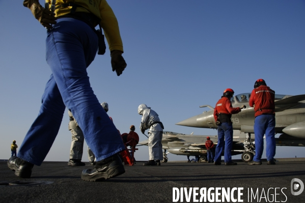 Opération CHAMMAL : Frappes aériennes contre DAECH depuis le porte-avions  Charles de Gaulle 