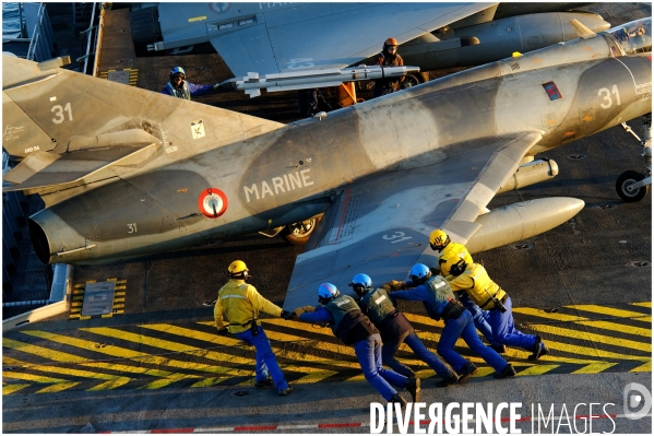 Opération CHAMMAL : Frappes aériennes contre DAECH depuis le porte-avions  Charles de Gaulle 