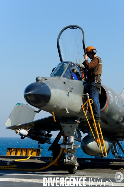 Opération CHAMMAL : Frappes aériennes contre DAECH depuis le porte-avions  Charles de Gaulle 