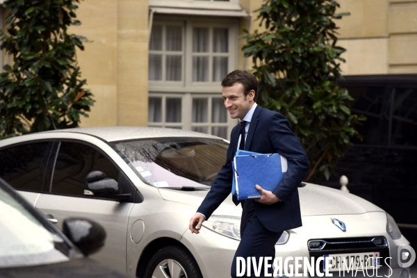 Manuel Valls reçoit les ministres et secrétaires d état du gouvernement Valls 3