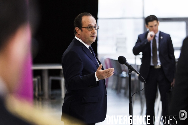 F. Hollande visite l entreprise Showroomprive.com