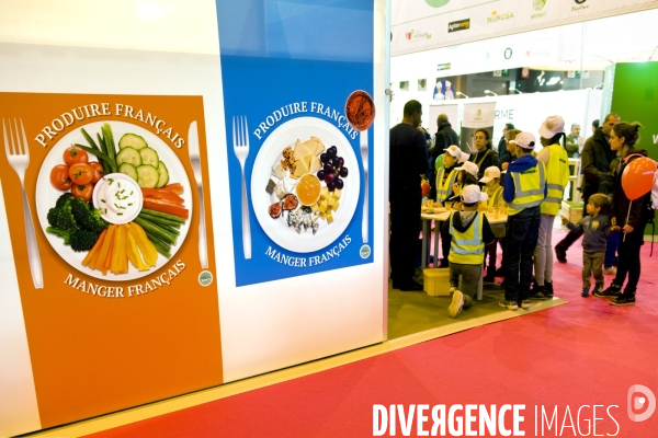 Salon de l agriculture 2016.Produire francais, manger francais sur le stand de la FNSEA