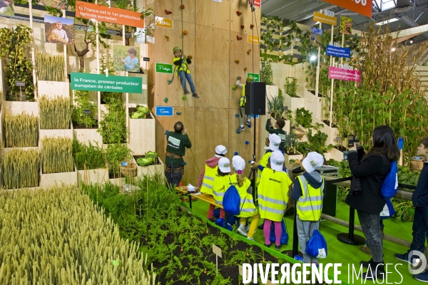 Salon de l agriculture 2016.Mur d escalade, et mur des cultures animation de la filiere cerealiere