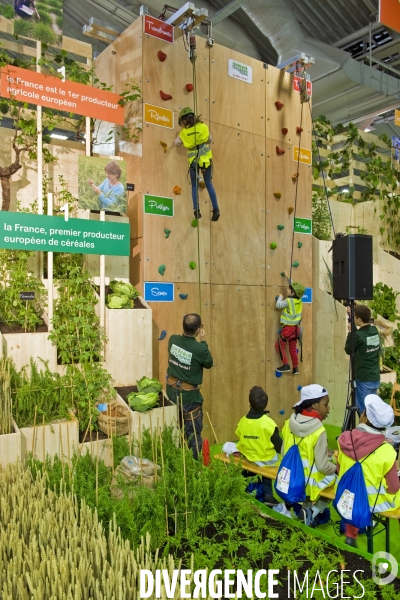 Salon de l agriculture 2016.Mur d escalade, et mur des cultures animation de la filiere cerealiere