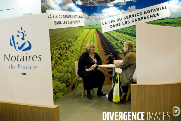 Salon de l agriculture 2016.Notaires de France.Protestation contre la loi Macron de réforme des professions réglementées qui baisse les tarifs des actes