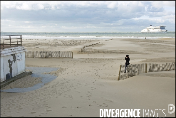 Illustration Fevrier2016.Une oeuvre de Banksy sur le front de mer a Calais