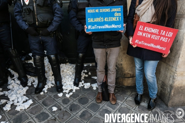 Loi el khomeri - action du fnj devant le ministere