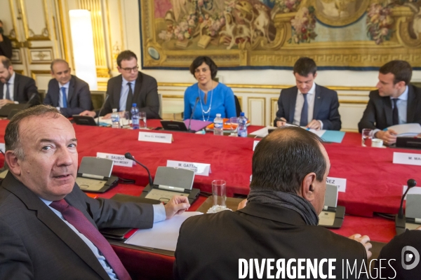 Loi sur le travail: réunion entre le gouvernement et les partenaires sociaux à Matignon