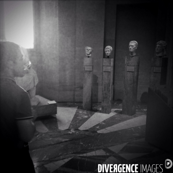 Ballades en N/B au musée du Louvre - Été 2015  (photos réalisées à l Iphone)