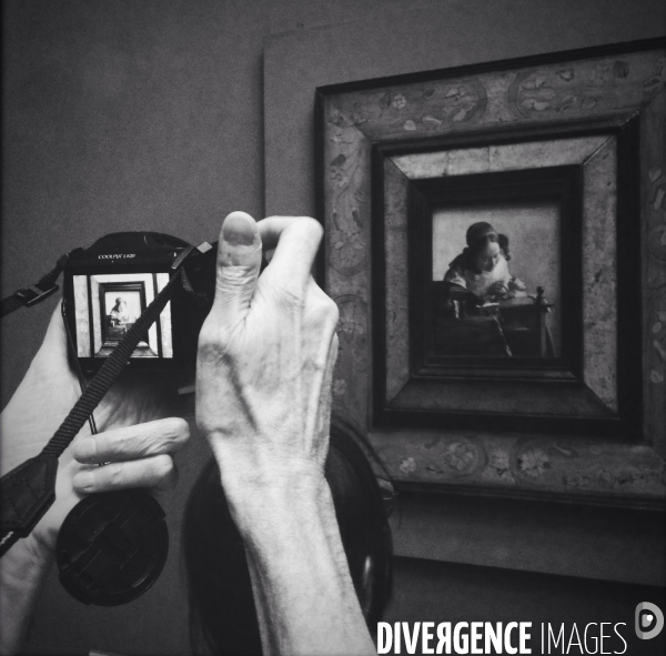 Ballades en N/B au musée du Louvre - Été 2015  (photos réalisées à l Iphone)