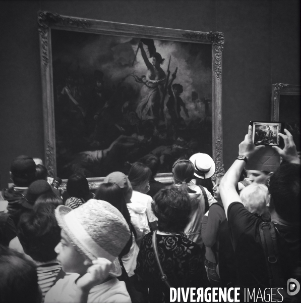 Ballades en N/B au musée du Louvre - Été 2015  (photos réalisées à l Iphone)