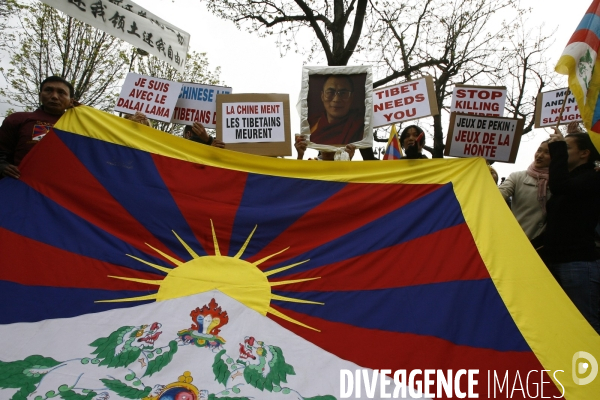 Paris: manifestation contre la repression chinoise au tibet