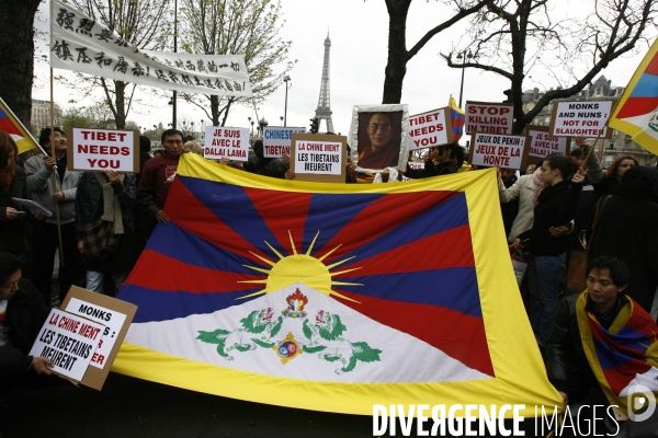 Paris: manifestation contre la repression chinoise au tibet