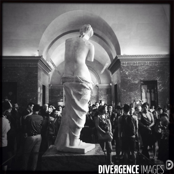 Ballades en N/B au musée du Louvre - Été 2015  (photos réalisées à l Iphone)