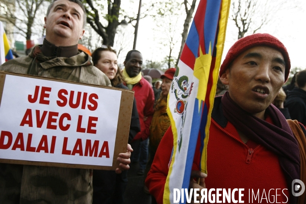 Paris: manifestation contre la repression chinoise au tibet