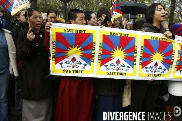 Paris: manifestation contre la repression chinoise au tibet