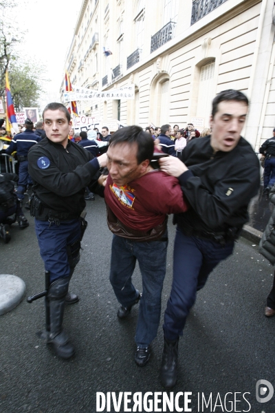 Paris: manifestation contre la repression chinoise au tibet