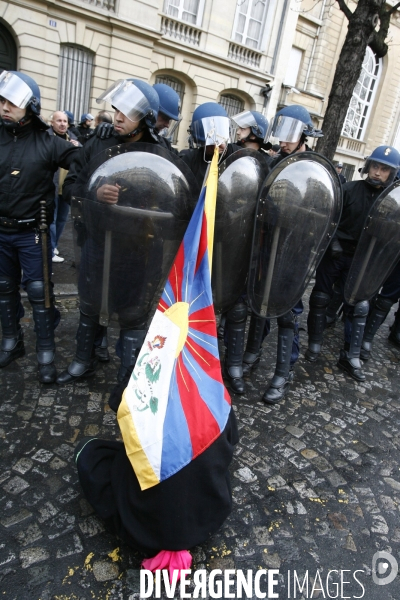 Paris: manifestation contre la repression chinoise au tibet